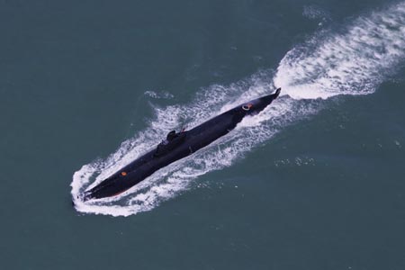 A PLA submarine in the South China Sea in August last year. (File photo/CNS)