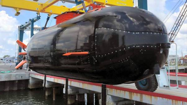 Navy SEALs to acquire new, dry mini-submersibles